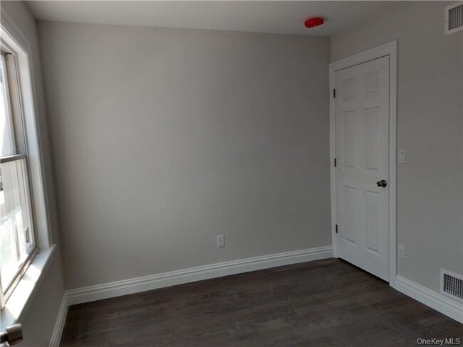 Building Photo - 27 Church St