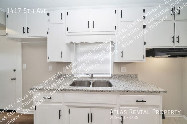 Building Photo - 1417 5th Ave