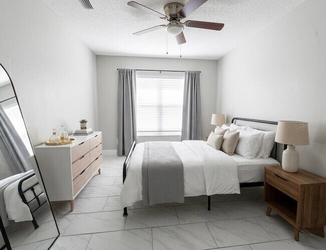 Building Photo - 2893 Webley Dr NE