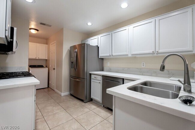 Building Photo - 8217 Diamond Star Ct