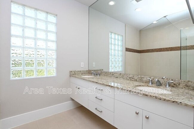 Building Photo - 2220 Portsmouth St