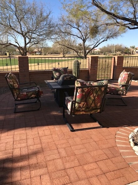 Fire pit and golf course - 1301 N Mourning Dove Rd