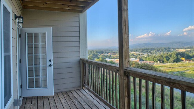 Building Photo - 31 Rotunda Cir