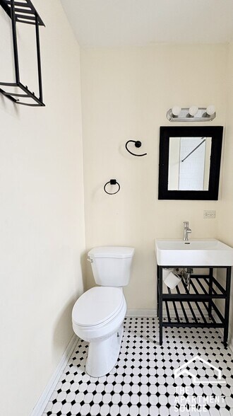 Building Photo - 1549 S Christiana Ave