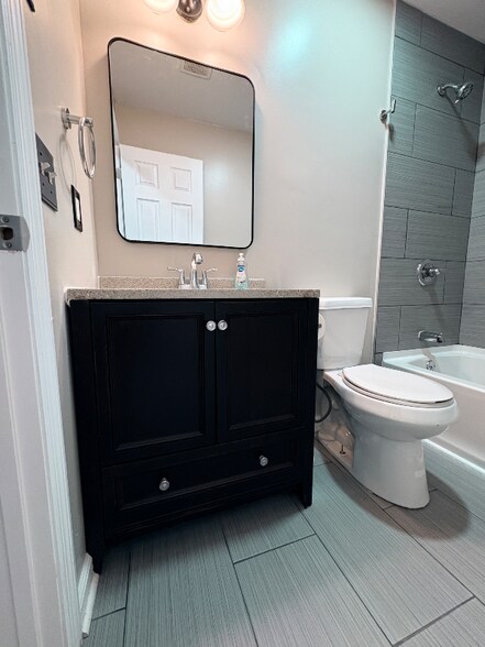 Building Photo - 2741 Jones Ave