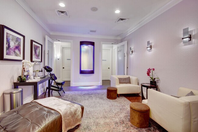 Building Photo - 17921 Villa Club Way