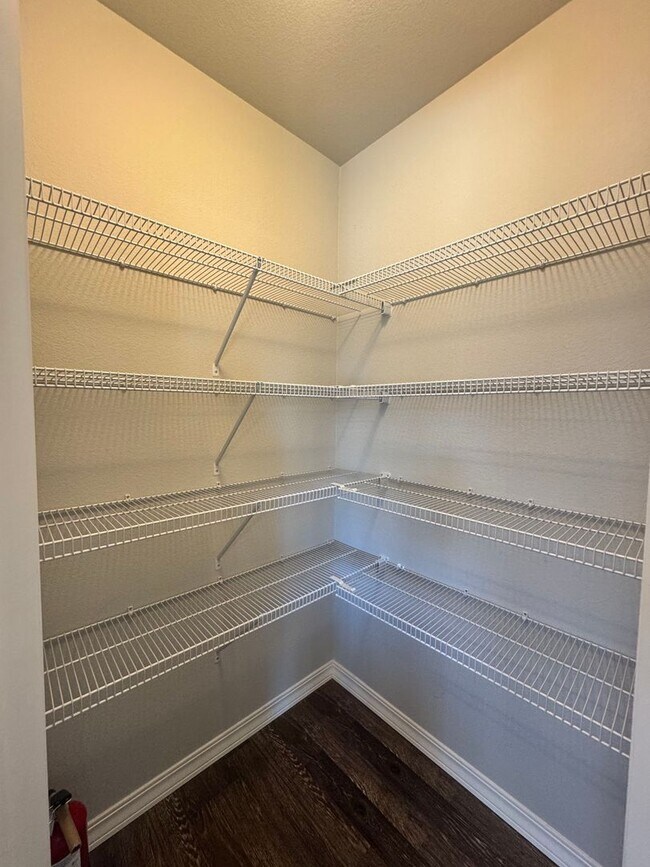 Building Photo - Updated 3 Bedroom in Enclaves at Mountain ...