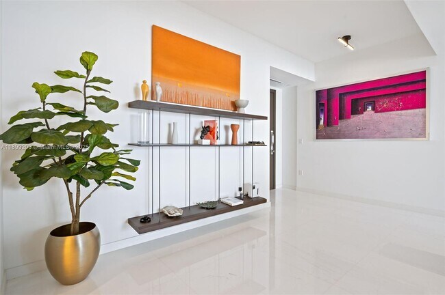 Building Photo - 300 Biscayne Blvd Way