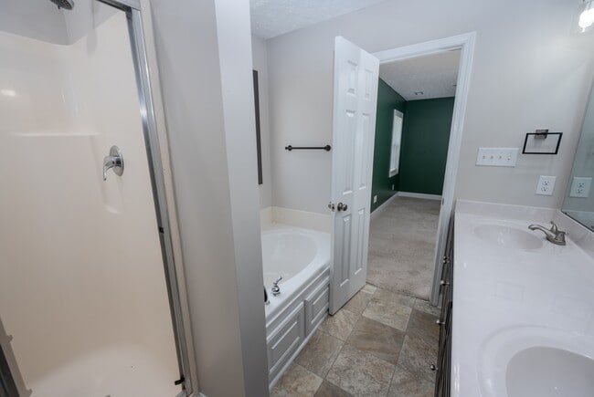 Building Photo - 202 Croatan Woods Dr