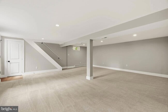Building Photo - 8643 Ridge Rd