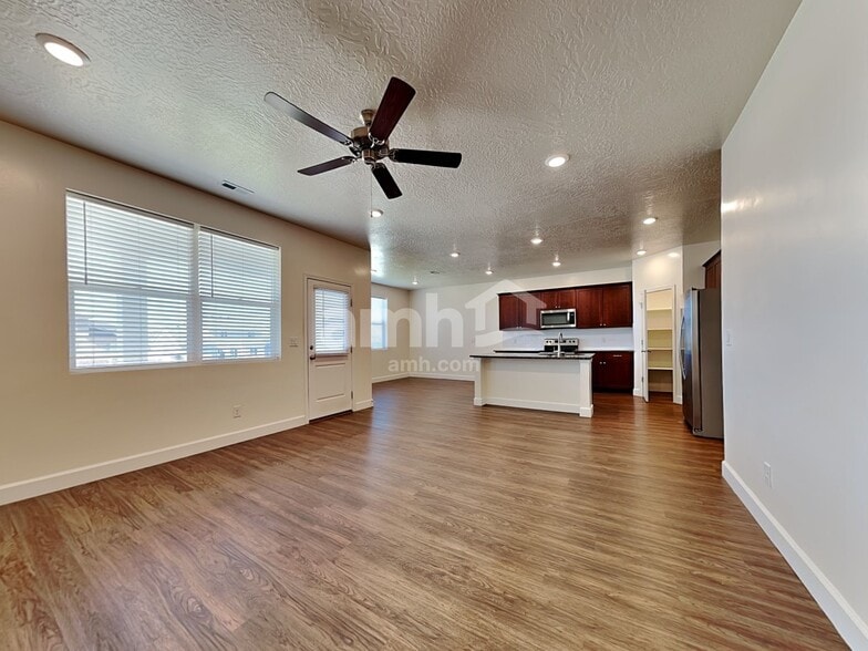 Building Photo - 1233 Wagon Way