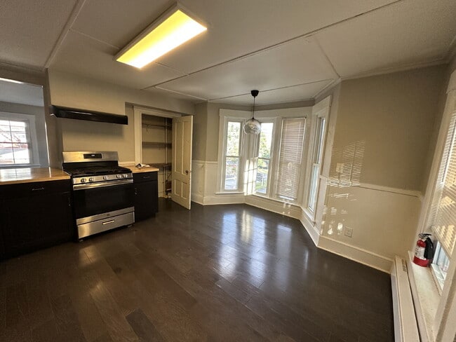 Building Photo - 55B River Street