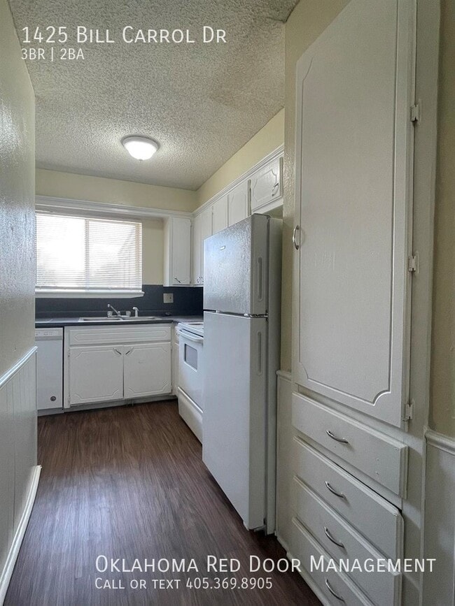 Building Photo - 1425 Bill Carrol Dr