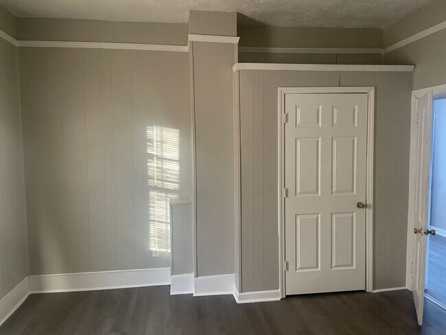 Building Photo - 3 br 1 bath house for rent