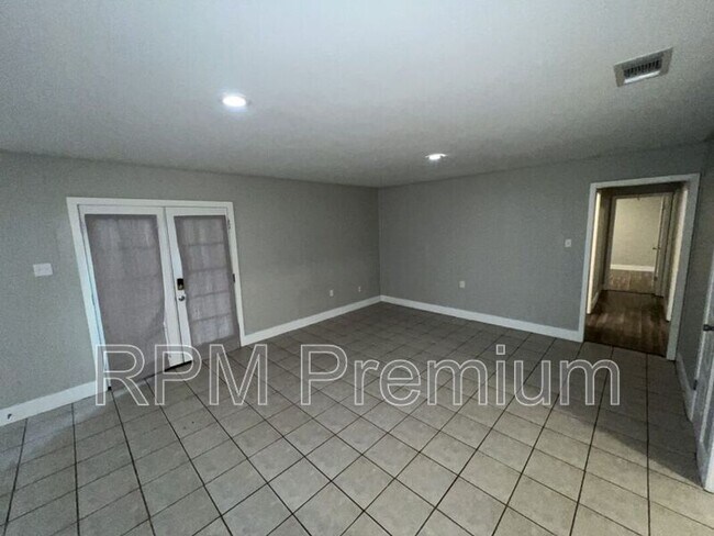 Building Photo - 464 Wilton Dr