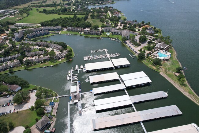 Building Photo - 12800 Melville Dr