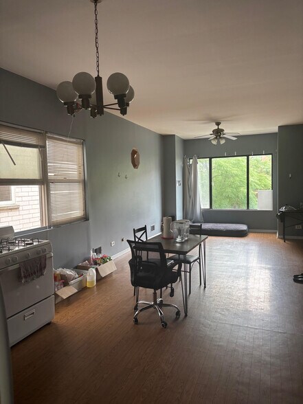 Building Photo - 2525 N Ashland Ave