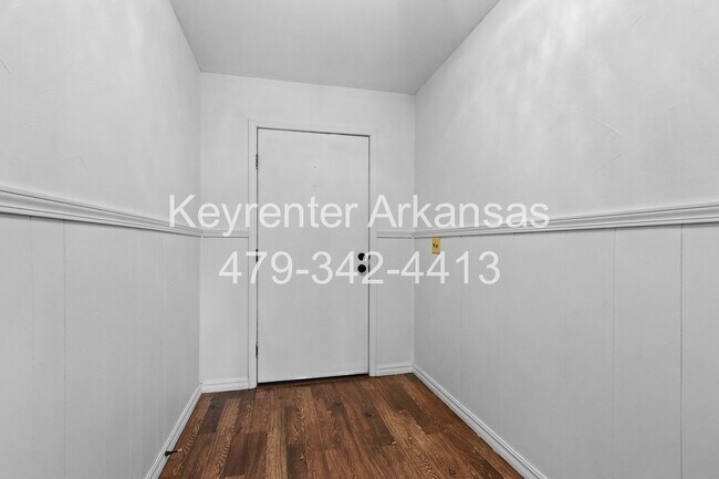 Building Photo - Beautiful Home in Springdale with Sunroom!