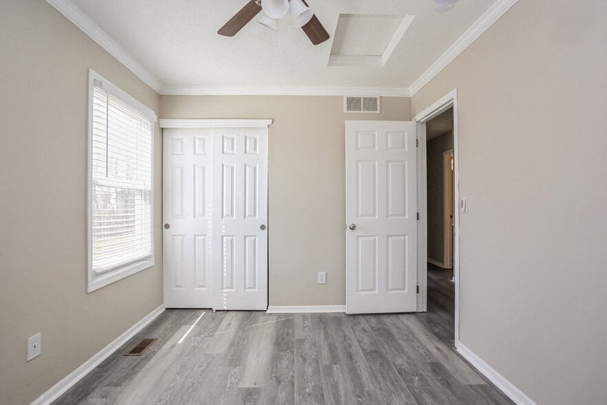 Building Photo - 5525 Boucher Dr