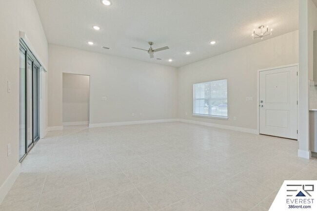 Building Photo - 11 Kaywood Pl