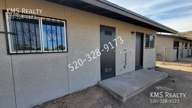 Building Photo - 2 Bed / 1 Bath - OWNER/AGENT