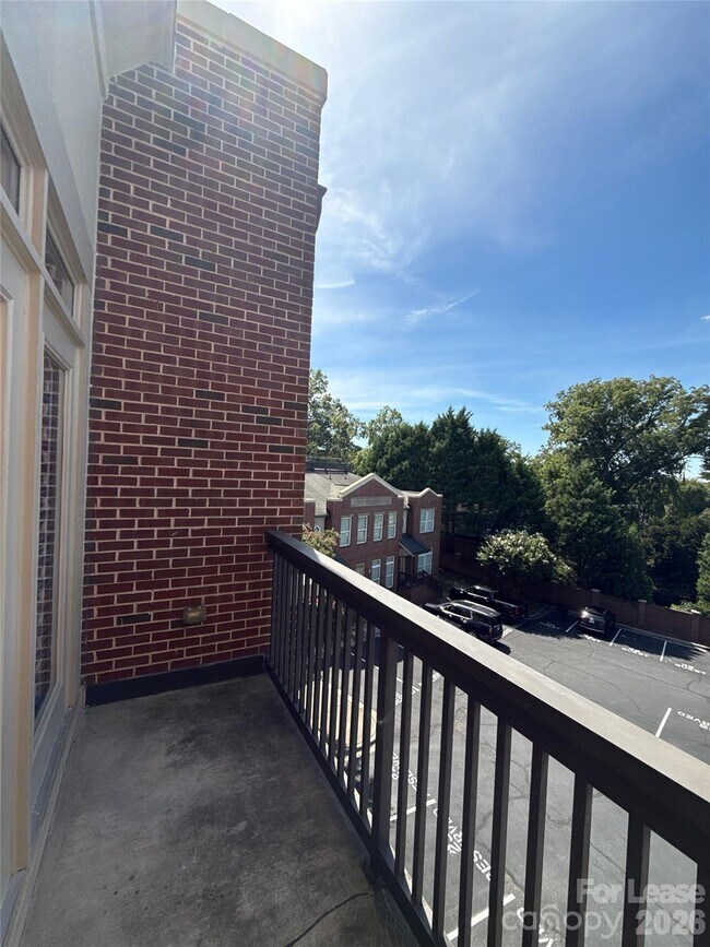 Building Photo - 2988 Selwyn Ave