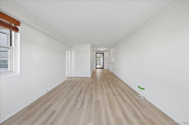 Building Photo - 30 Lake St