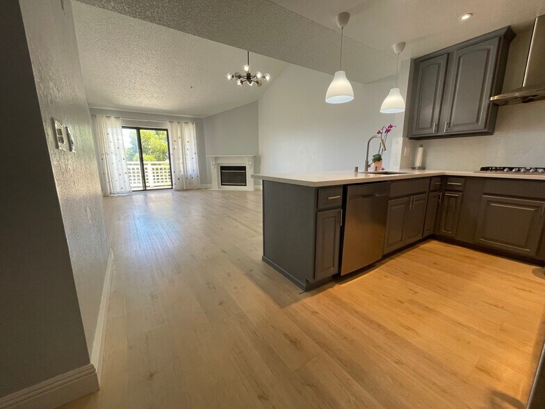 Primary Photo - 1310 Ridge Ct