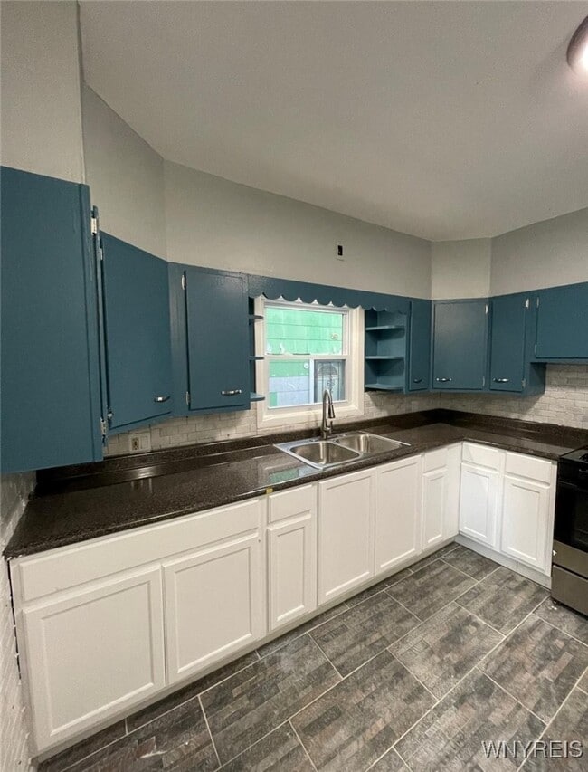 Building Photo - 260 Stevens Ave