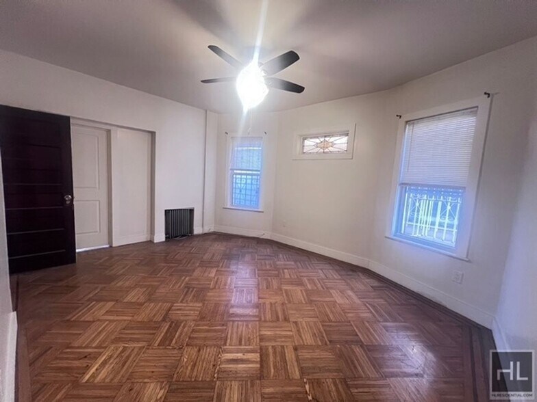 Building Photo - NATURALLY BRIGHT  AND LARGE  3 BEDROOMS  3...
