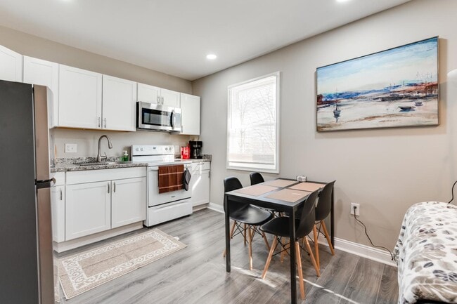 Building Photo - 407 N 3 1/2 Ave