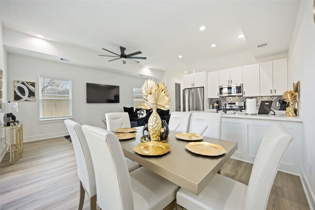 Building Photo - 964 Lucky St