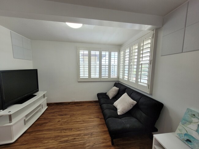 Building Photo - 1638 Alencastre St