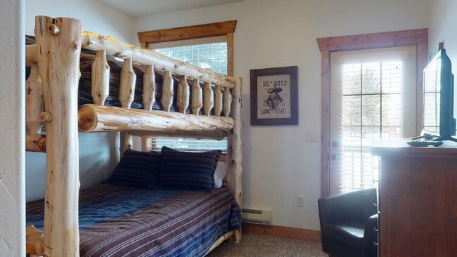 Building Photo - New furnished 3 bedroom 2 bathroom Condo, with optional garage