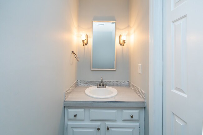 Building Photo - 510 N Poplar St