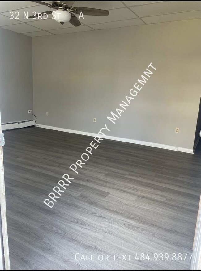 Building Photo - Spacious 1 bedroom 1st floor apartment