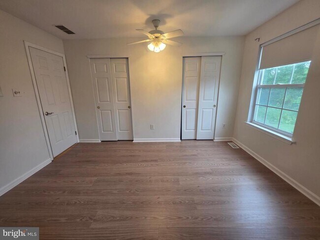 Building Photo - 138 Persimmon St