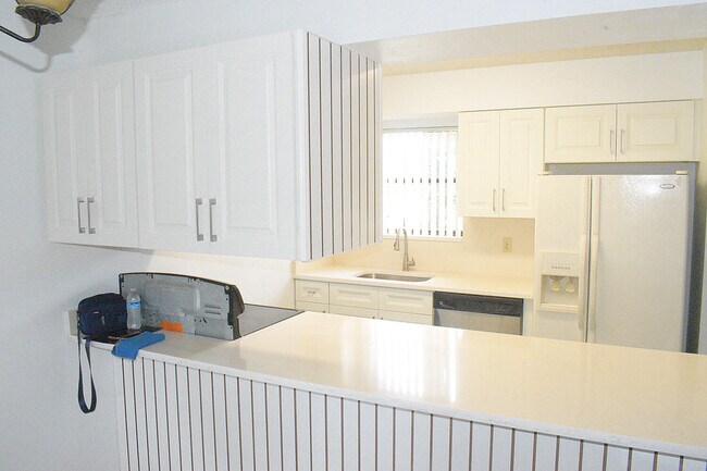 Building Photo - 905 Riverside Dr