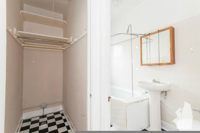 Building Photo - 1 bedroom in Chicago IL 60657