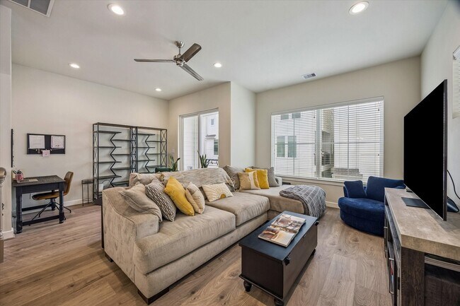 Building Photo - 803 Sienna Palm Ln