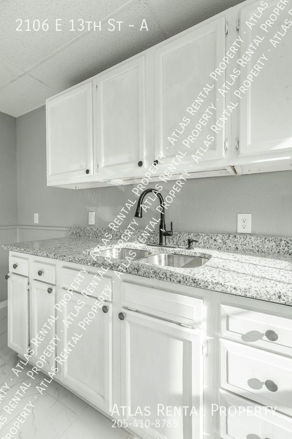 Building Photo - 2106 E 13th St