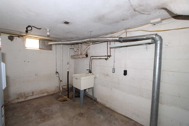 Building Photo - 3 Bed 1 Bath House