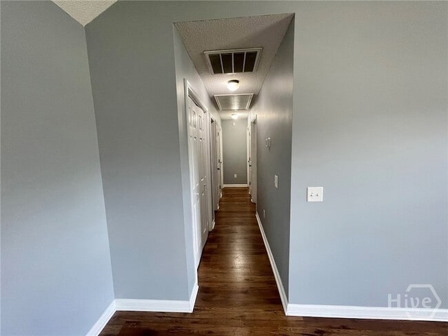 Building Photo - 119 Mustang Dr