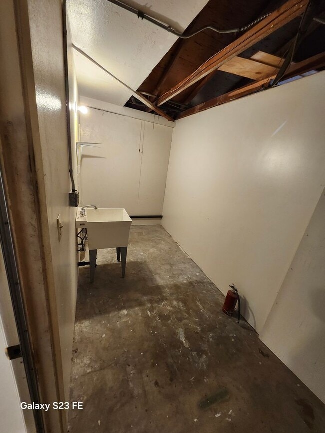 Building Photo - 9987 Holly St