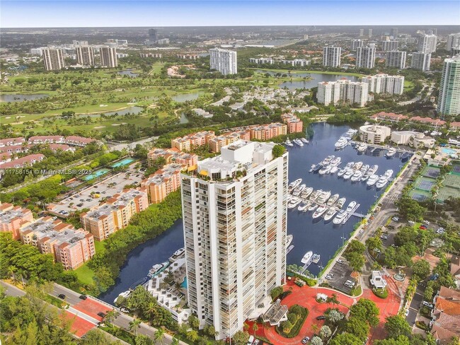Building Photo - 19500 Turnberry Way