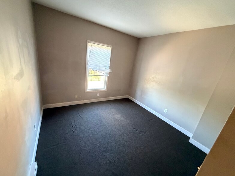 Bedroom 4 - 51 Seyms St