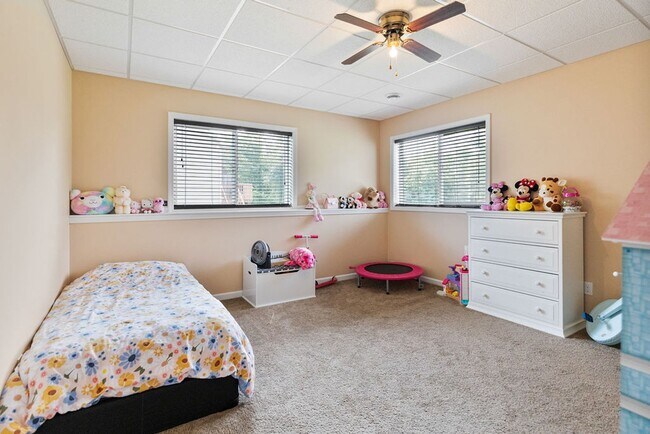 Building Photo - 2552 60th St SE