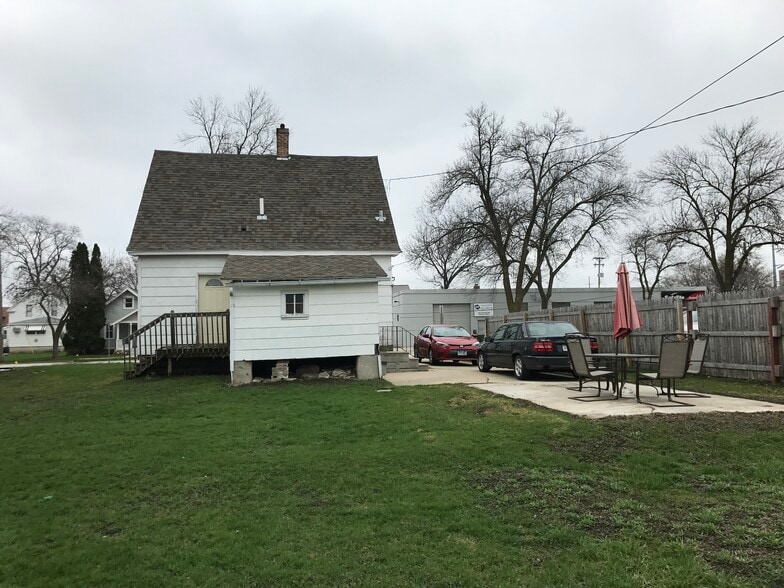 Building Photo - 513 4th Ave NW