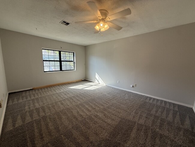 Building Photo - 2204 Post Oak Dr