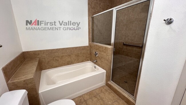 Building Photo - 2 Bedrooms, 2 Baths